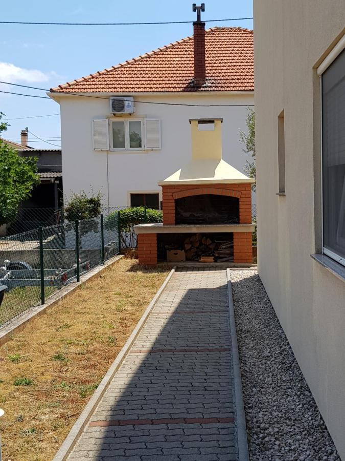 Vila Mila Apartments Sukošan Exteriér fotografie